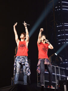 東方神起2015年10周年、16周年までD-1。