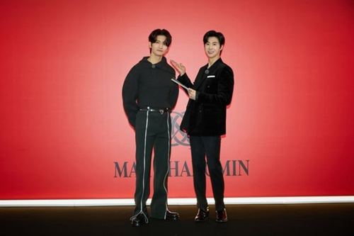 東方神起　2人　ユノ　チャンミン　CD 10枚　写真集　まとめ売り 816JY7S-rWL._UF350,350_QL50_.jpg
