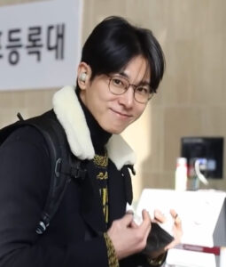 1/8 ”東方神起”出国✈ANA機内食はマッシュルームデュクセルを包んだ鶏肉のロースト トマトソース