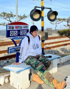 ユノインスタ：チョンドンジン駅とビーチ🏝とユルグクさんとトウキビのミッキー［ユノMAP追加］