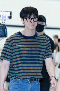 インチョン空港のユノと、LONDON着のユノ(#^.^#)