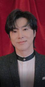 世界一薔薇が似合うイケメン降臨!|薔薇が霞んで見えますw