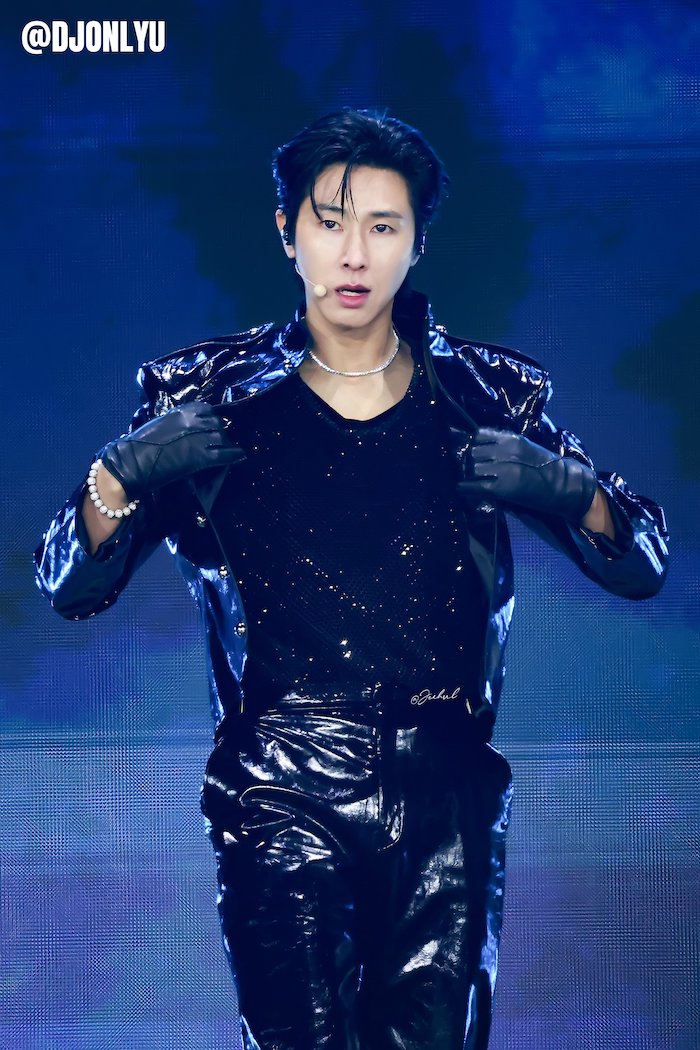 帰国とミューバン「ホワイトライオンとブラックパンサー」の追加です、ユノカッコよすぎ😭