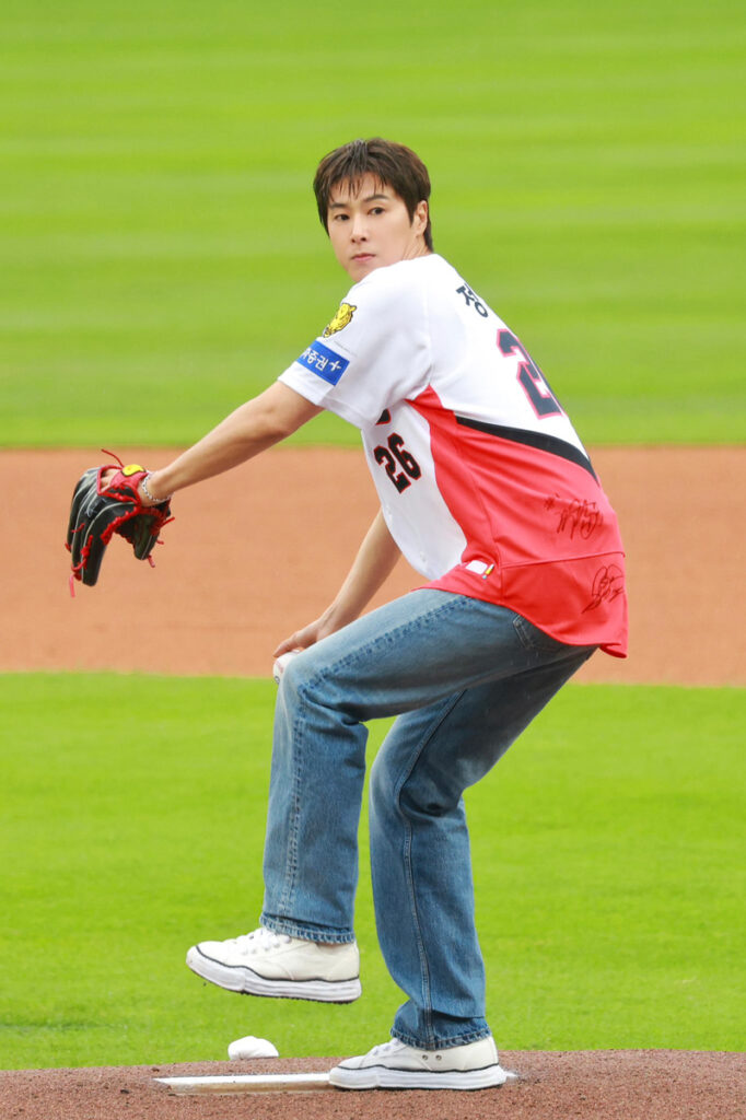 ユノ始球式kia_tigers260704