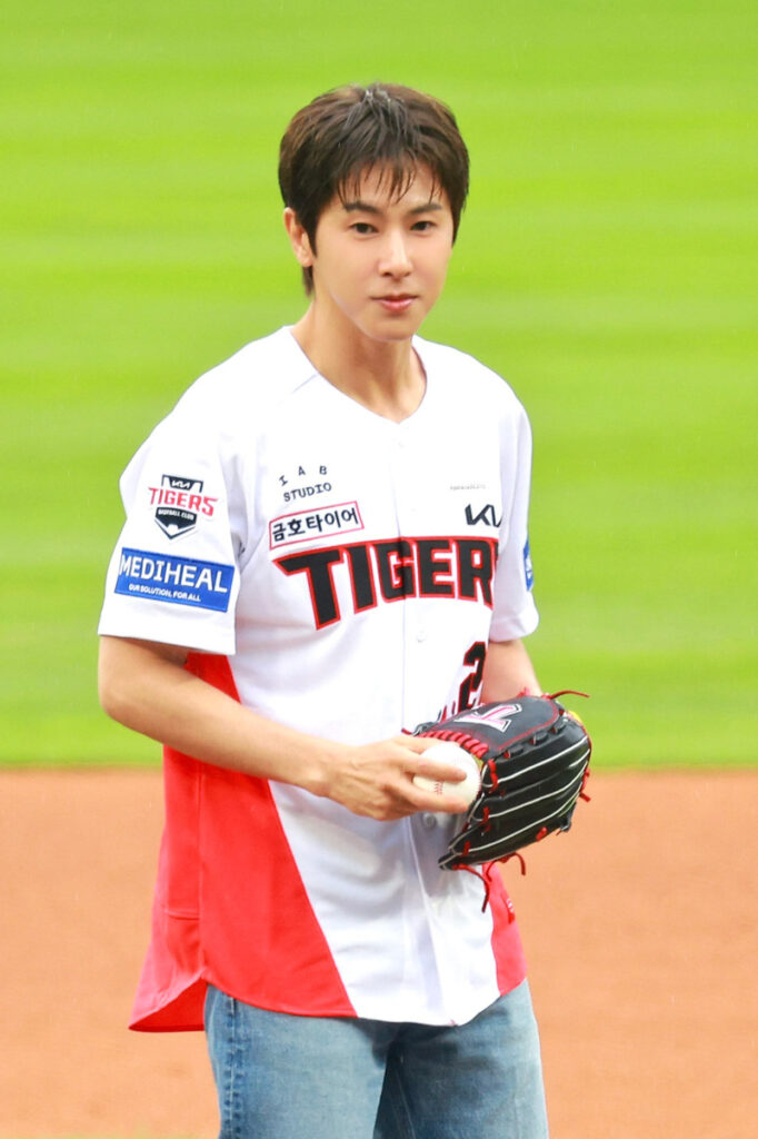 ユノ始球式kia_tigers260704