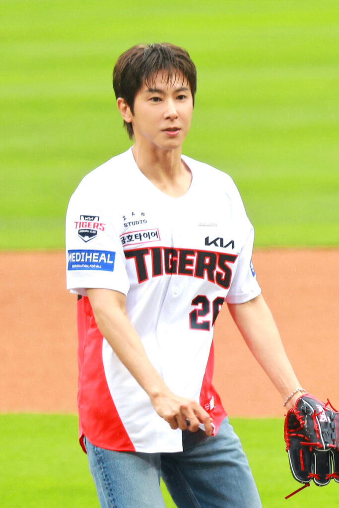 ユノ始球式kia_tigers260704