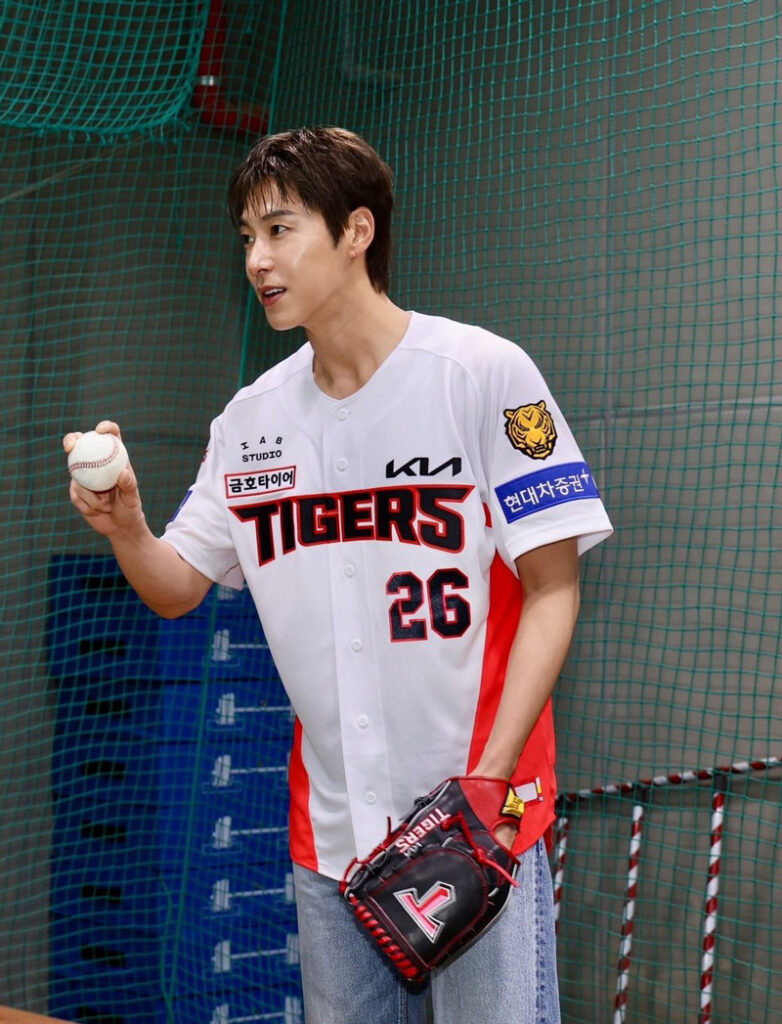 ユノ始球式kia_tigers260704