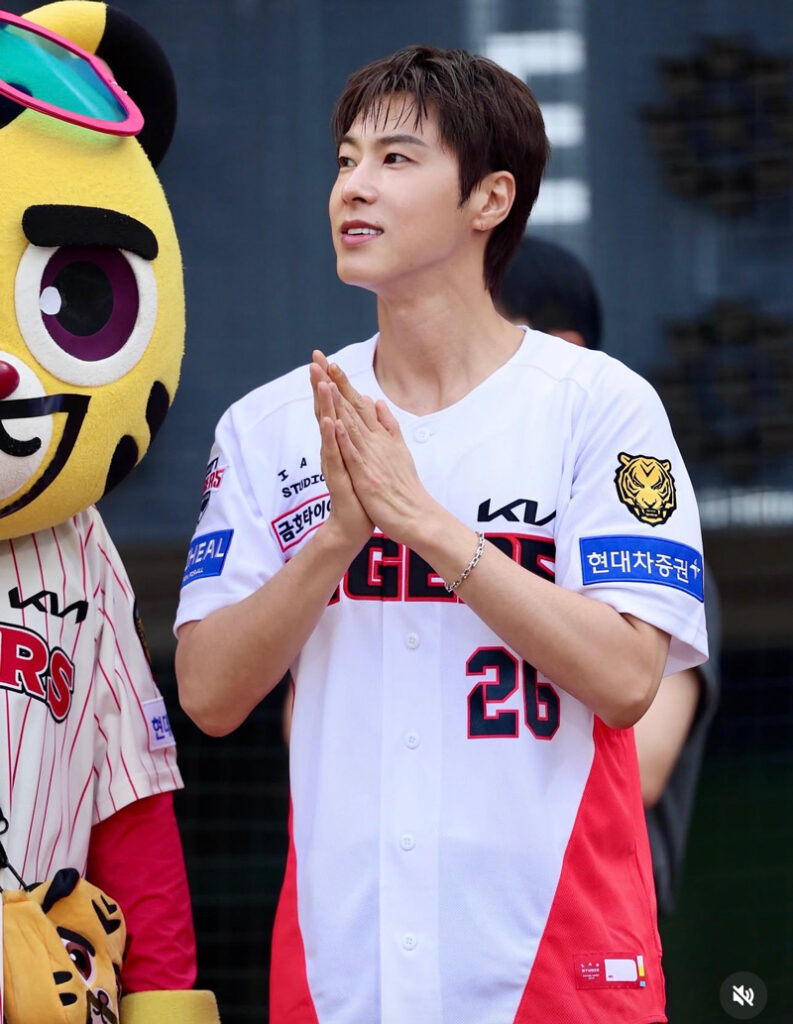 ユノ始球式kia_tigers260704
