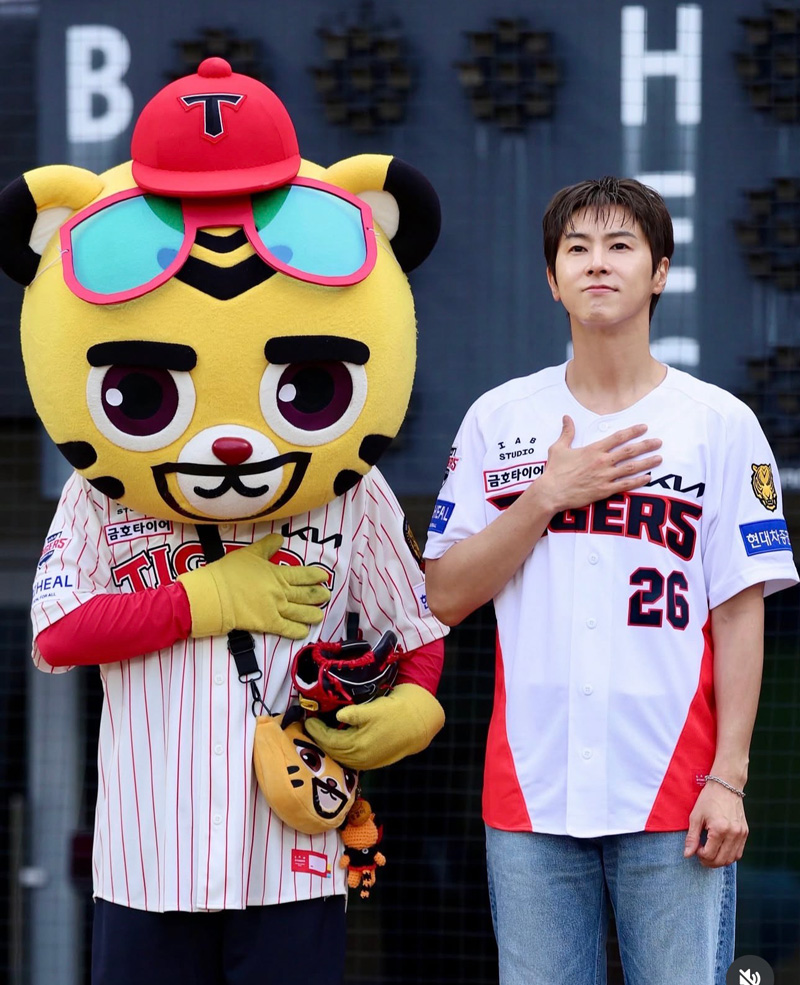 ユノ始球式kia_tigers260704